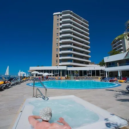 Duas Torres Aparthotel 4*
