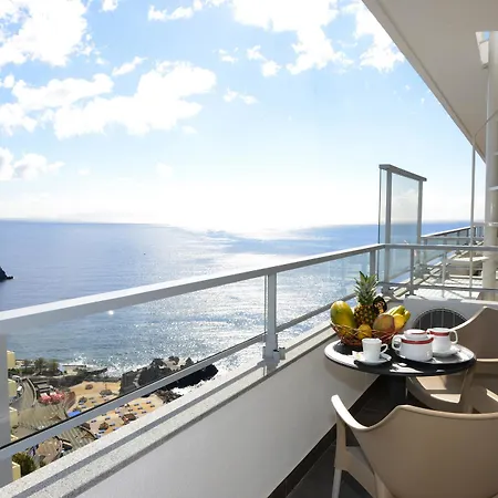 Duas Torres Aparthotel 4*