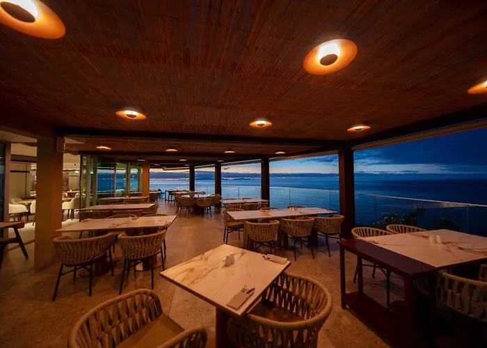 Duas Torres Aparthotel 4*