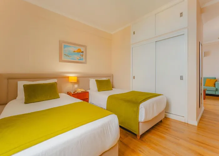 Duas Torres Aparthotel 4*