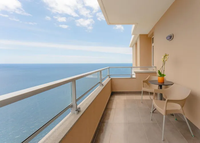 Duas Torres Aparthotel