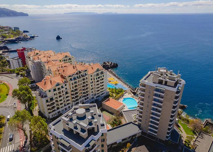 Duas Torres Aparthotel