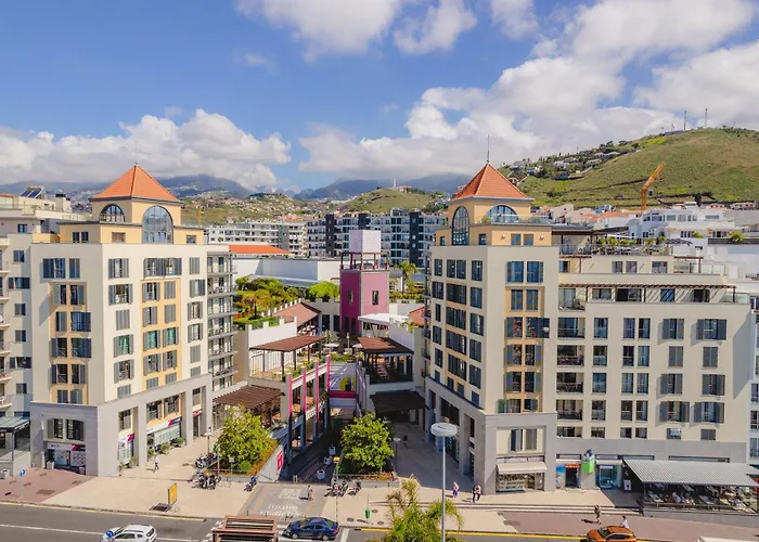 Duas Torres Aparthotel 4*