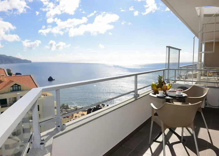 Duas Torres Aparthotel 4*