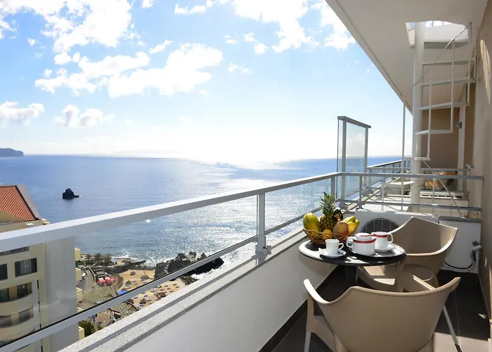 Duas Torres Aparthotel 4*