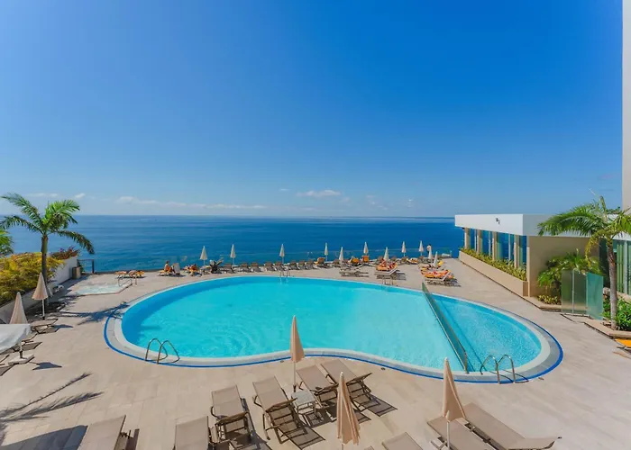 Duas Torres Aparthotel 4*