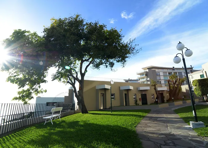 Duas Torres Aparthotel